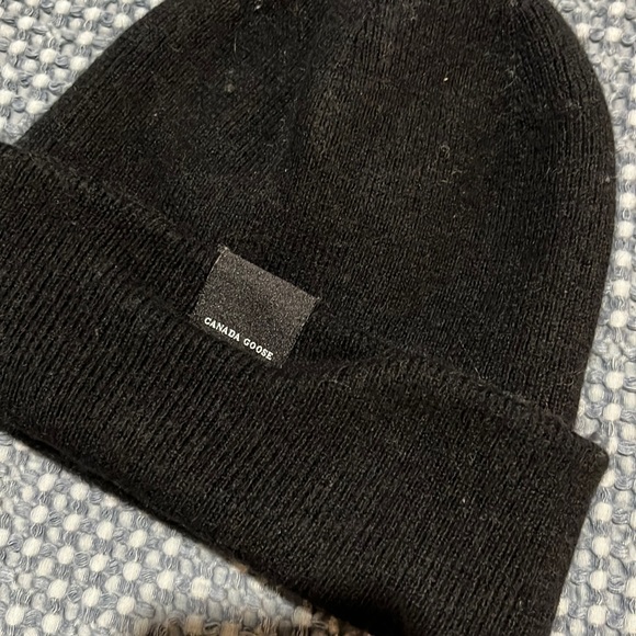 Canada Goose toque - Picture 1 of 3